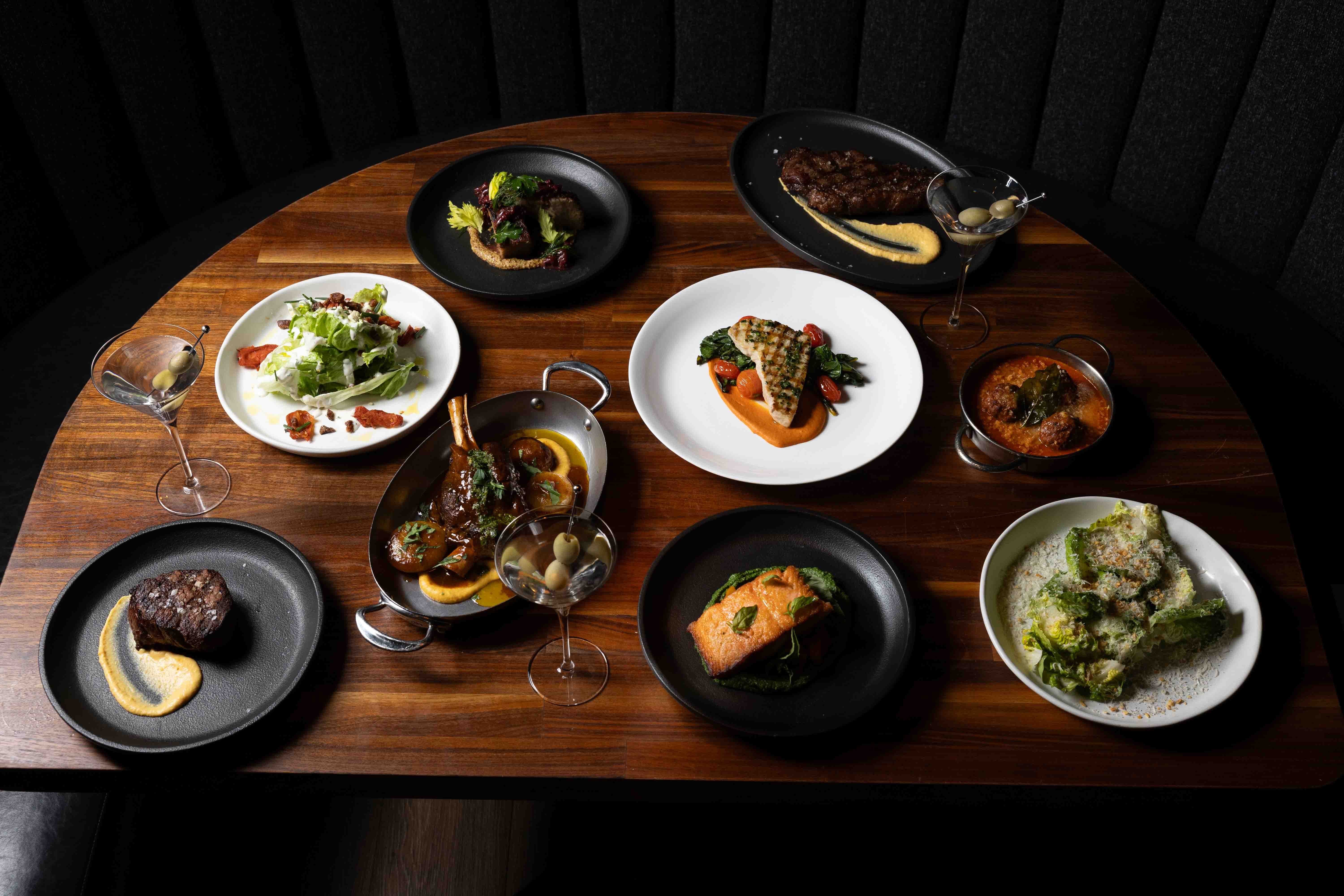 Restaurant ambiance 1